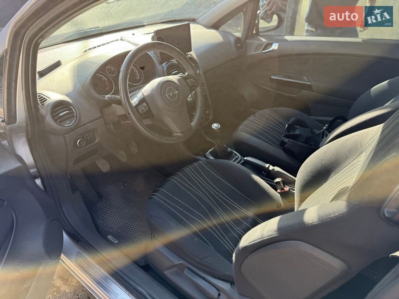 Хэтчбек Opel Corsa 2010 в Днепре