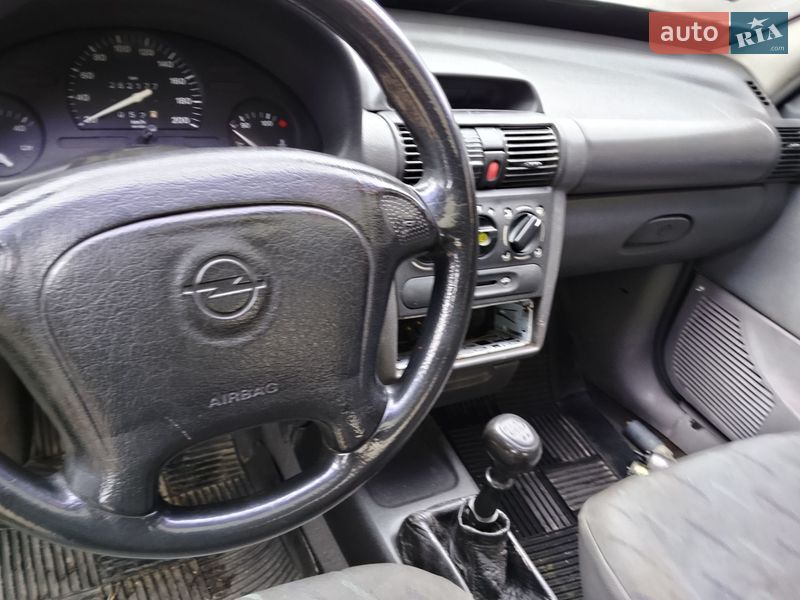 Хэтчбек Opel Corsa 1994 в Ивано-Франковске