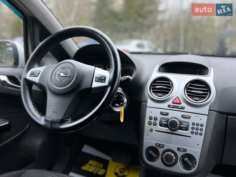 Хетчбек Opel Corsa 2011 в Львові