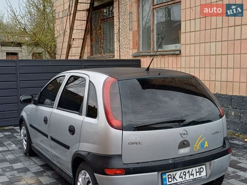 Хэтчбек Opel Corsa 2002 в Дубровице