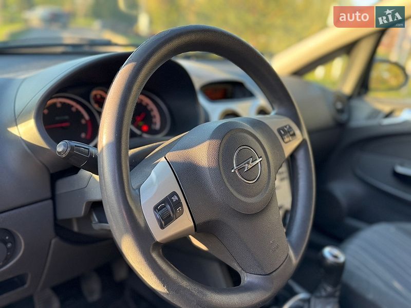 Хэтчбек Opel Corsa 2008 в Львове