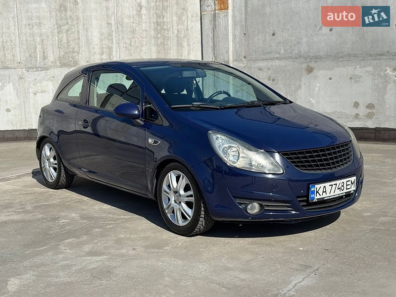 Хэтчбек Opel Corsa 2009 в Киеве