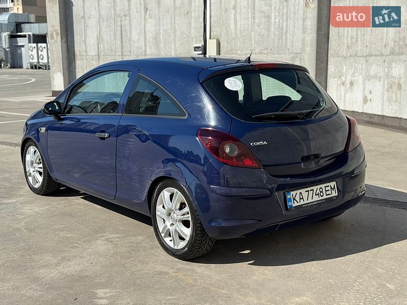 Хэтчбек Opel Corsa 2009 в Киеве
