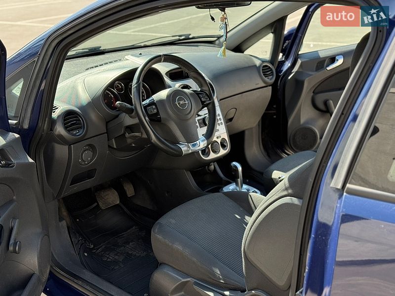 Хэтчбек Opel Corsa 2009 в Киеве