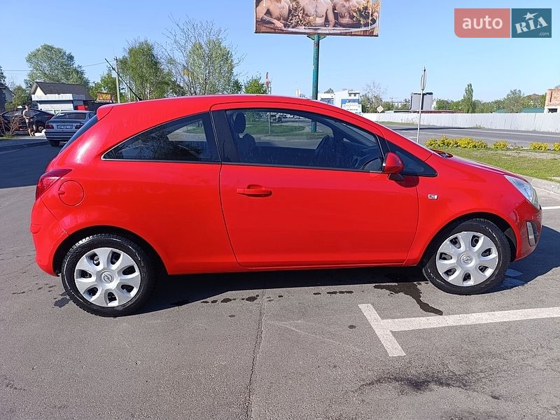 Хэтчбек Opel Corsa 2011 в Киеве
