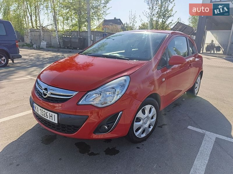 Хэтчбек Opel Corsa 2011 в Киеве