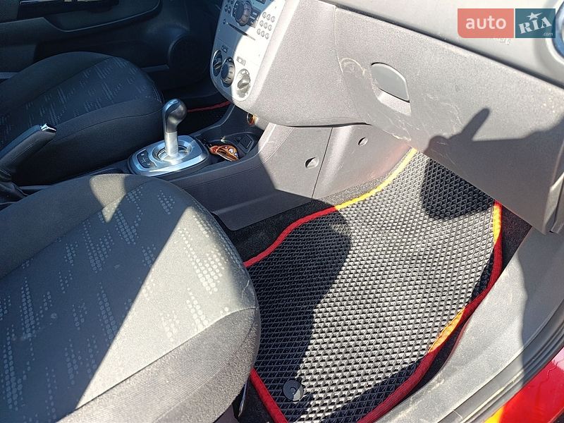 Хэтчбек Opel Corsa 2011 в Киеве