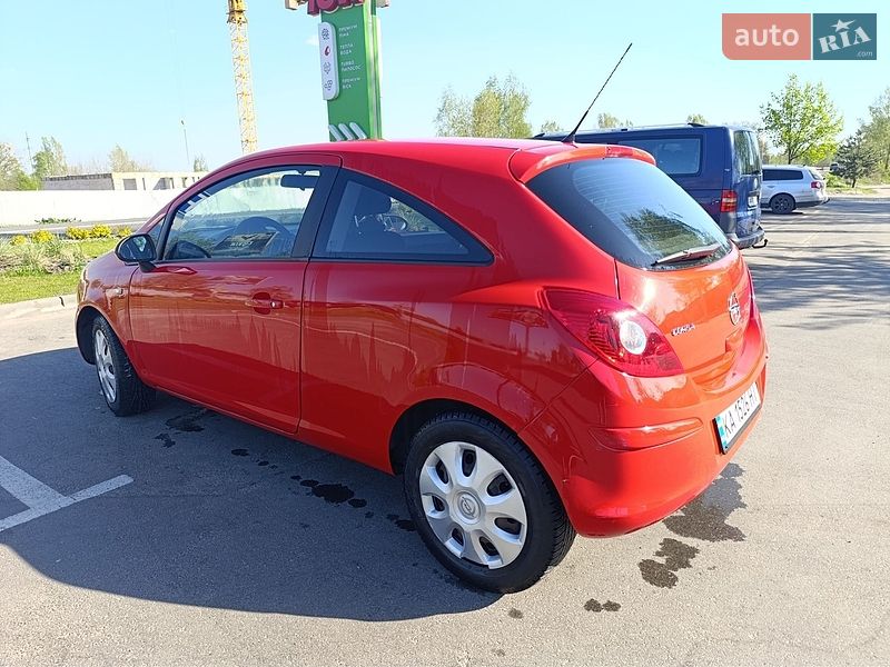 Хэтчбек Opel Corsa 2011 в Киеве