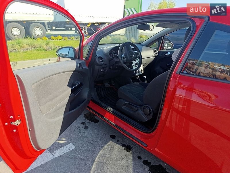Хэтчбек Opel Corsa 2011 в Киеве