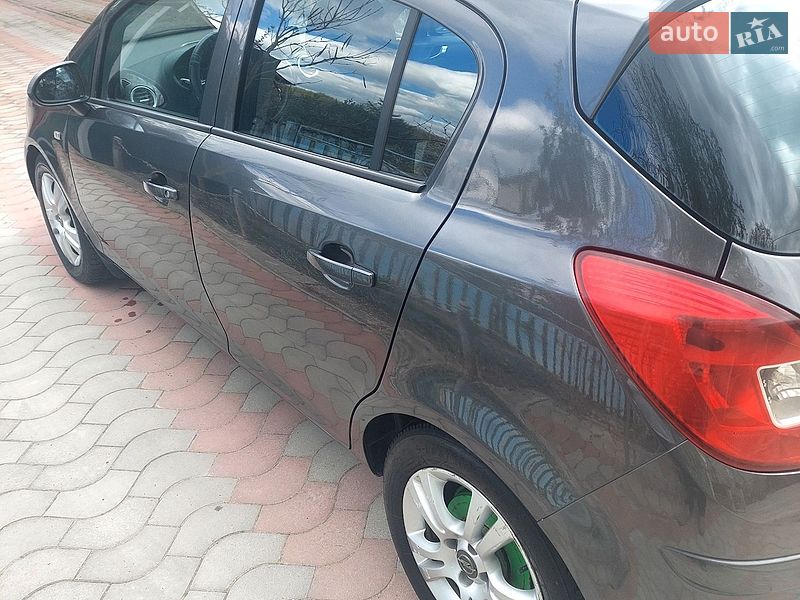 Хэтчбек Opel Corsa 2010 в Тернополе