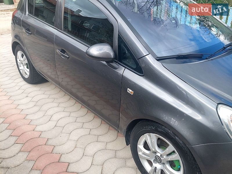 Хэтчбек Opel Corsa 2010 в Тернополе