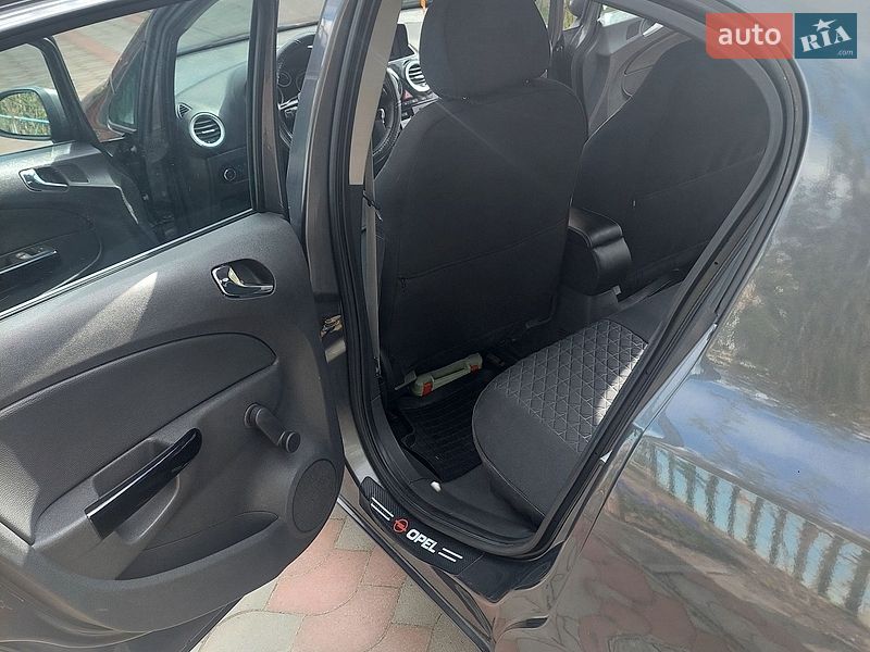 Хэтчбек Opel Corsa 2010 в Тернополе