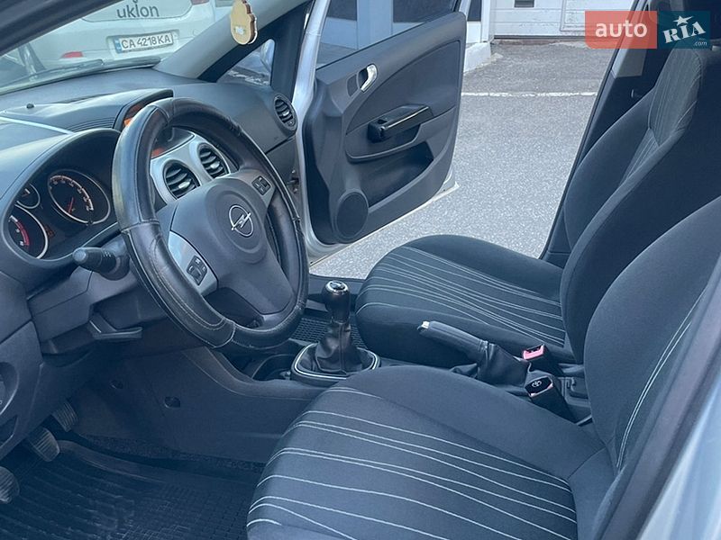Хэтчбек Opel Corsa 2009 в Черкассах
