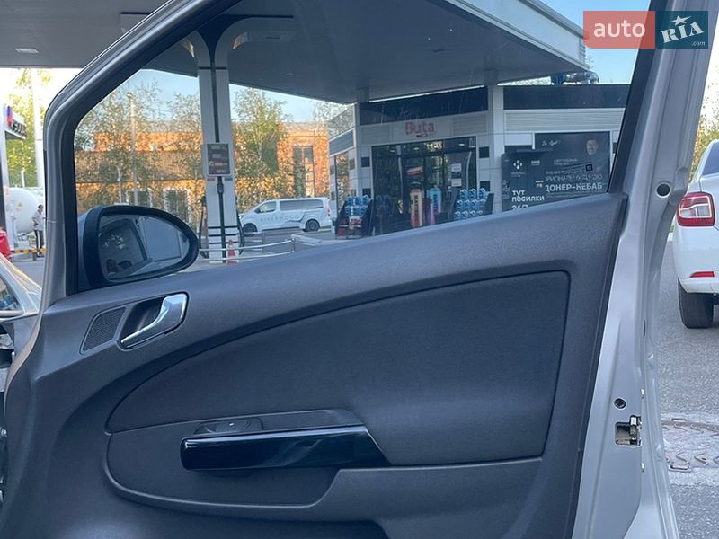 Хэтчбек Opel Corsa 2009 в Черкассах