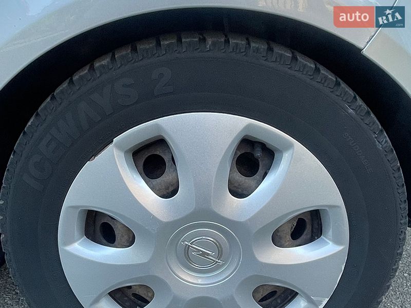 Хэтчбек Opel Corsa 2009 в Черкассах