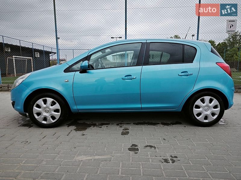 Хэтчбек Opel Corsa 2010 в Ременове