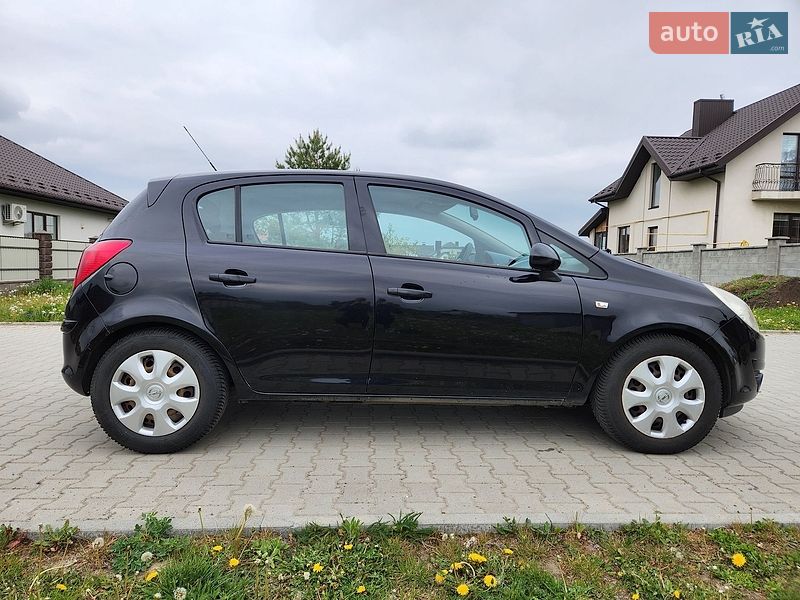 Хэтчбек Opel Corsa 2008 в Ровно