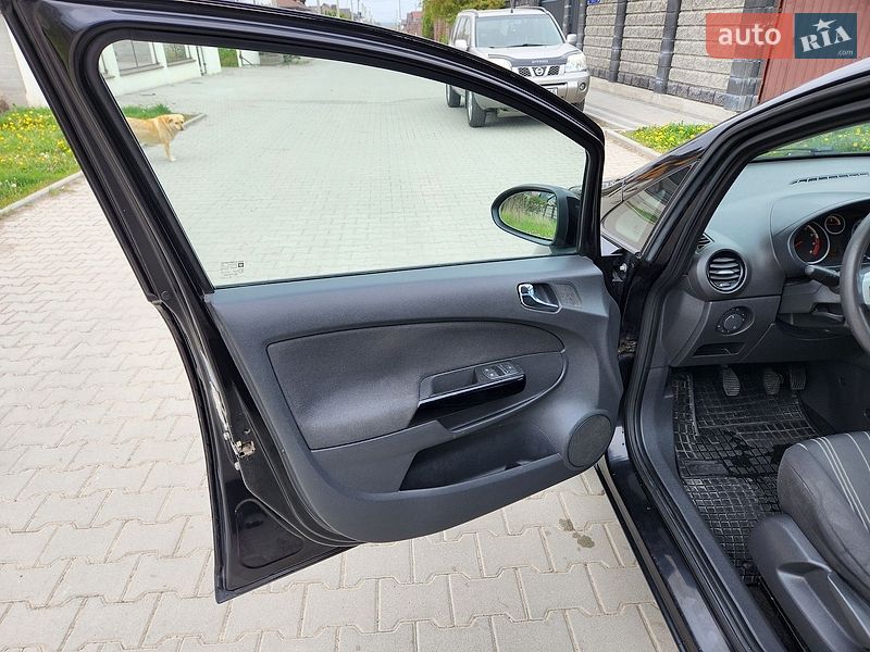 Хэтчбек Opel Corsa 2008 в Ровно