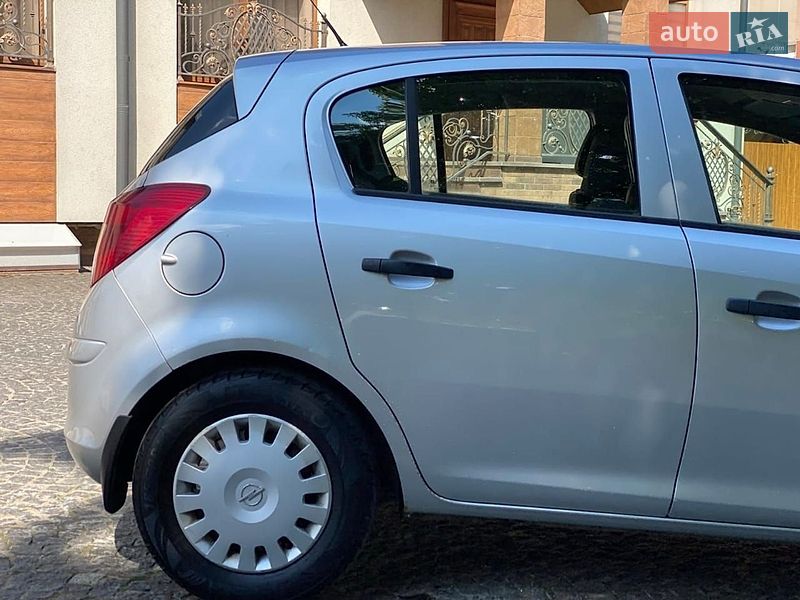 Хэтчбек Opel Corsa 2011 в Тернополе