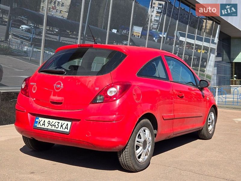 Хэтчбек Opel Corsa 2006 в Киеве