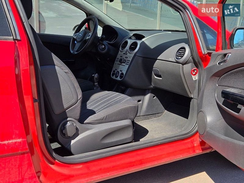 Хэтчбек Opel Corsa 2006 в Киеве