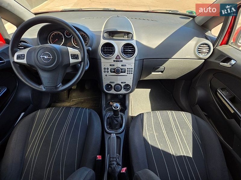 Хэтчбек Opel Corsa 2006 в Киеве
