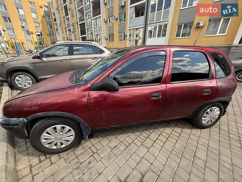 Хэтчбек Opel Corsa 1996 в Одессе