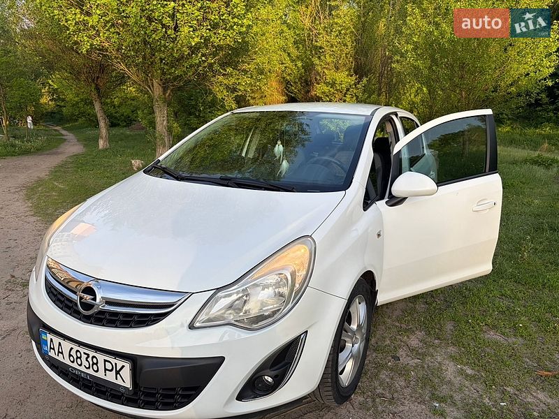 Хэтчбек Opel Corsa 2013 в Сумах