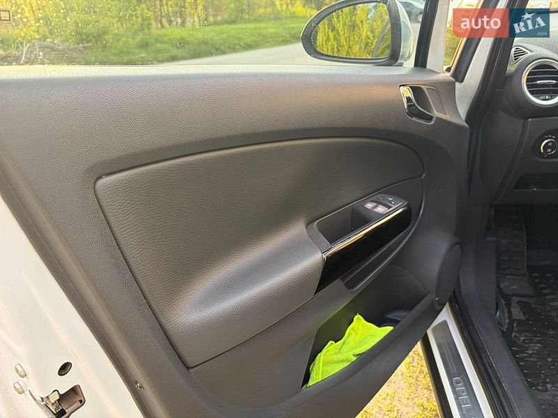 Хэтчбек Opel Corsa 2013 в Сумах