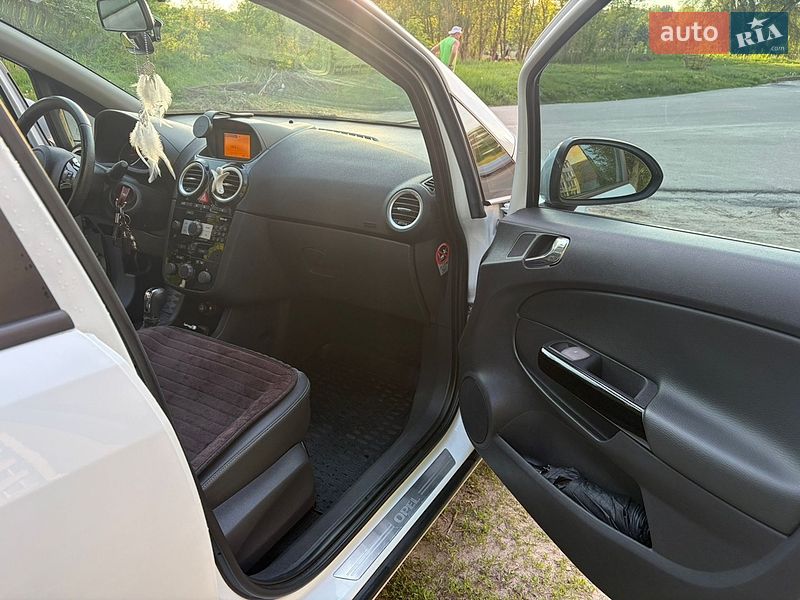 Хэтчбек Opel Corsa 2013 в Сумах