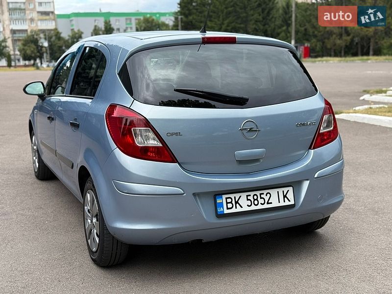 Хэтчбек Opel Corsa 2007 в Ровно