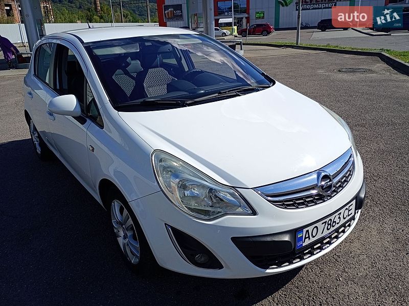 Хэтчбек Opel Corsa 2012 в Сваляве