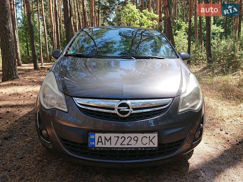 Хэтчбек Opel Corsa 2011 в Житомире
