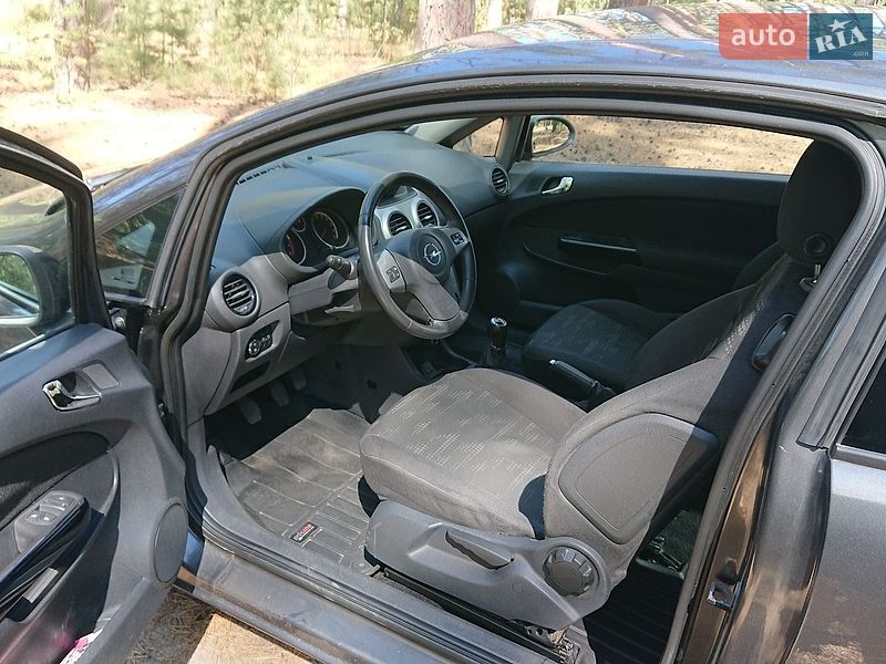 Хэтчбек Opel Corsa 2011 в Житомире