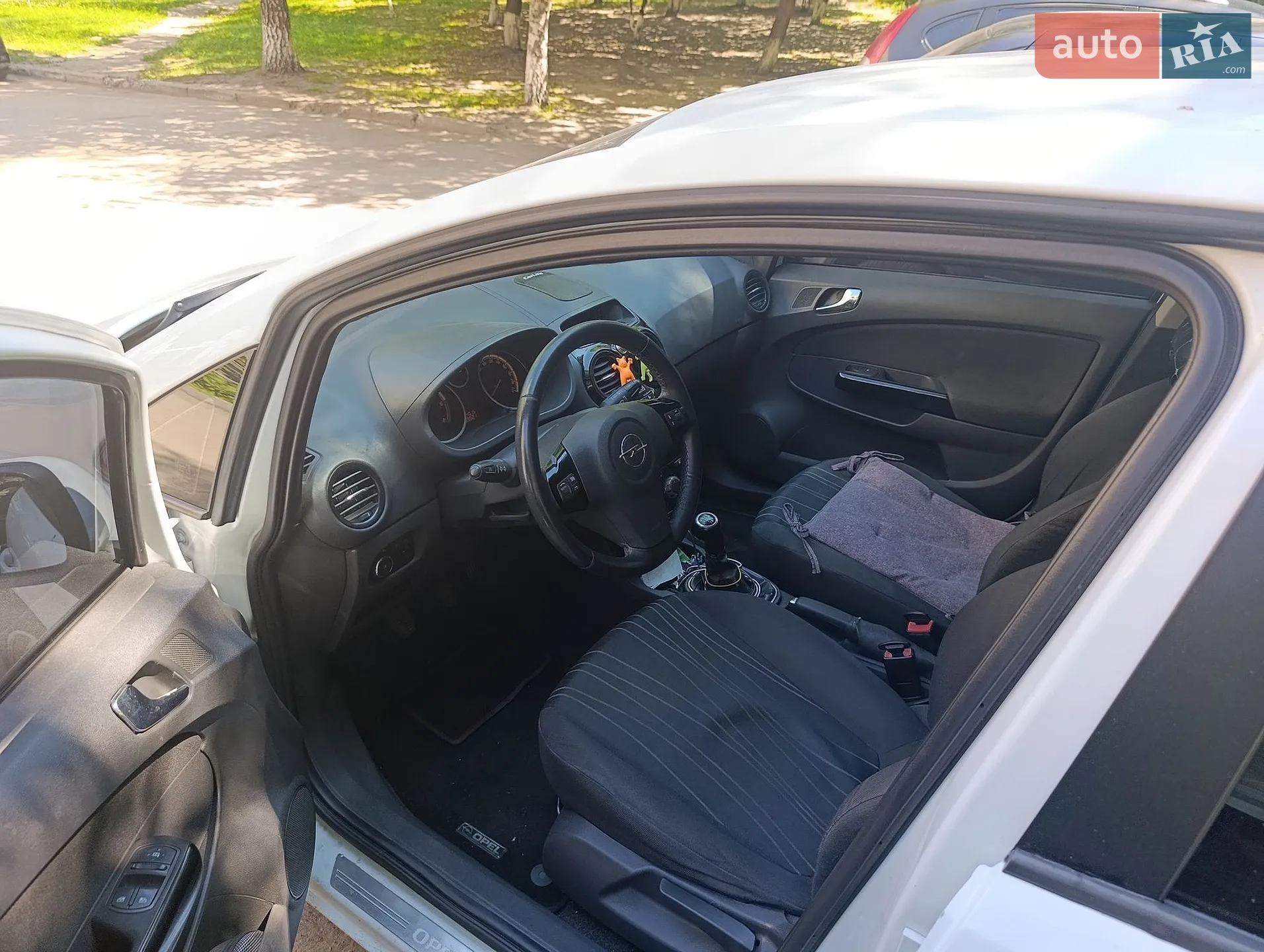 2010 Opel Corsa - мініатюра 3