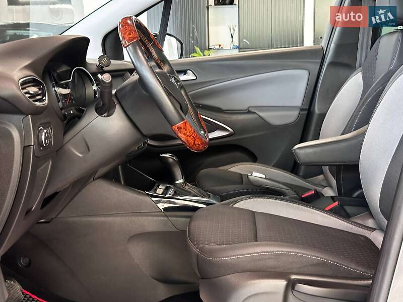 Внедорожник / Кроссовер Opel Crossland X 2019 в Львове