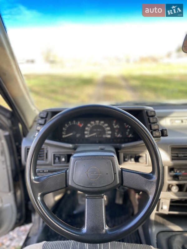 Позашляховик / Кросовер Opel Frontera 1992 в Умані