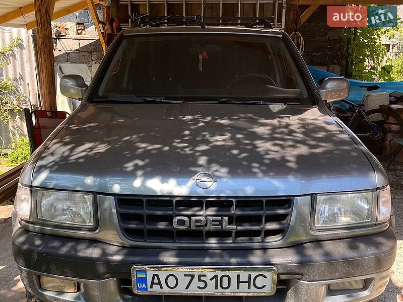 Opel Frontera, photos from the listing