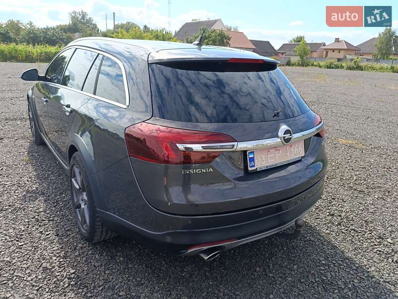 Универсал Opel Insignia Country Tourer 2015 в Голобах