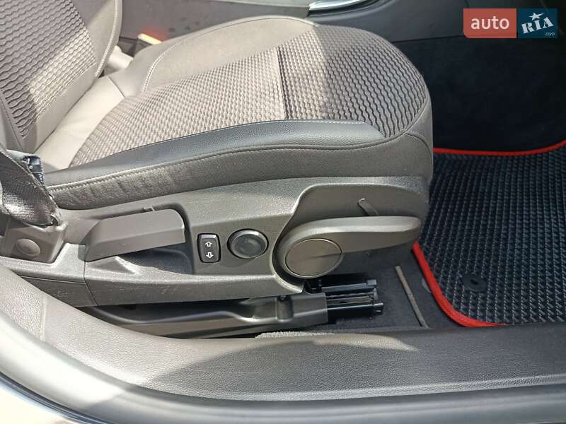 Универсал Opel Insignia Country Tourer 2015 в Голобах