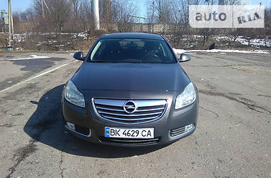 Седан Opel Insignia 2013 в Ровно