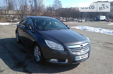 Седан Opel Insignia 2013 в Ровно