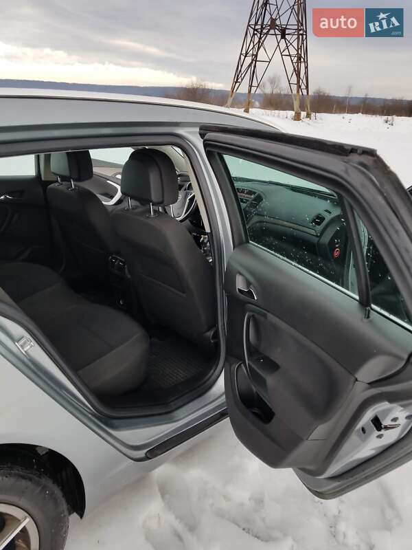 Универсал Opel Insignia 2010 в Калуше