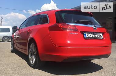 Универсал Opel Insignia 2011 в Хусте