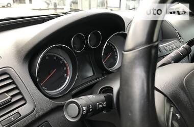 Седан Opel Insignia 2010 в 