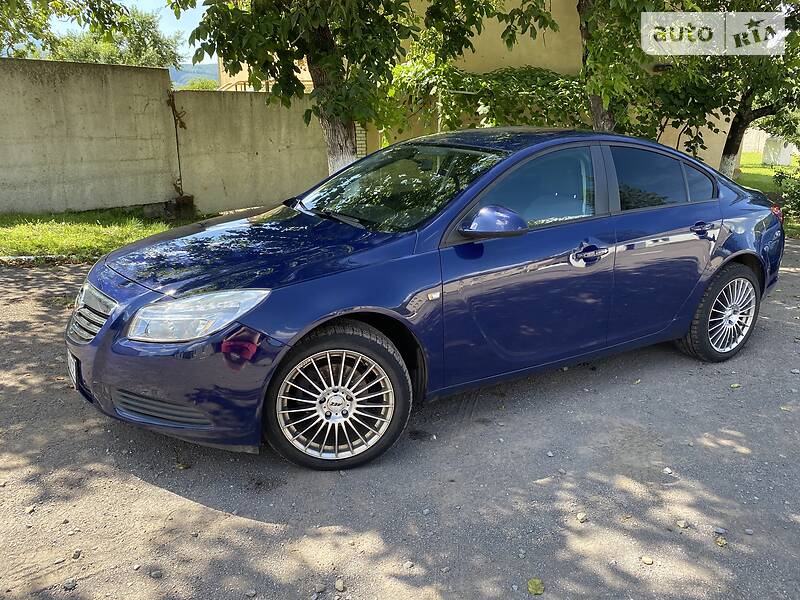 Седан Opel Insignia 2009 в Перечине