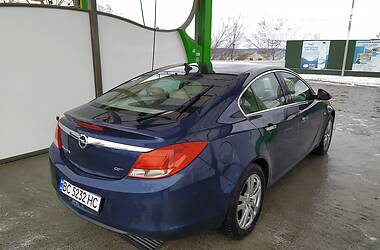 Хэтчбек Opel Insignia 2012 в Золочеве