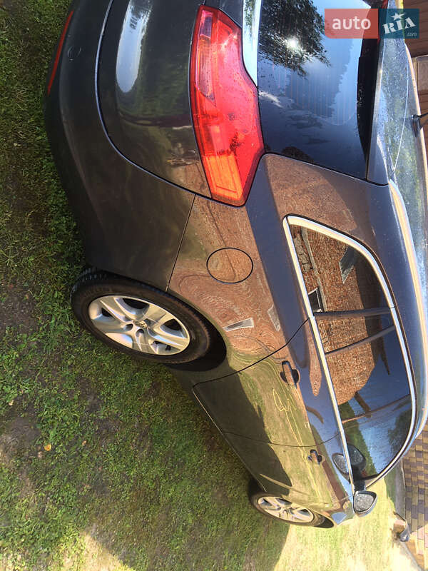 Универсал Opel Insignia 2013 в Бучаче