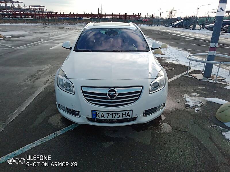 Универсал Opel Insignia 2012 в 