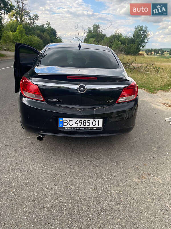 Седан Opel Insignia 2011 в Львові